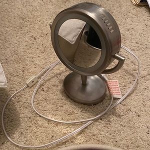 Dual mirror light up vanity